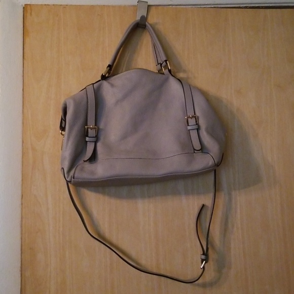 Ora Delphne - Picture 1 of 4